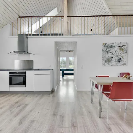 בית נופש Four-bedroom In *