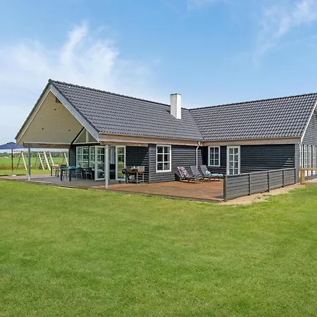 Four-bedroom In Semesterbostad